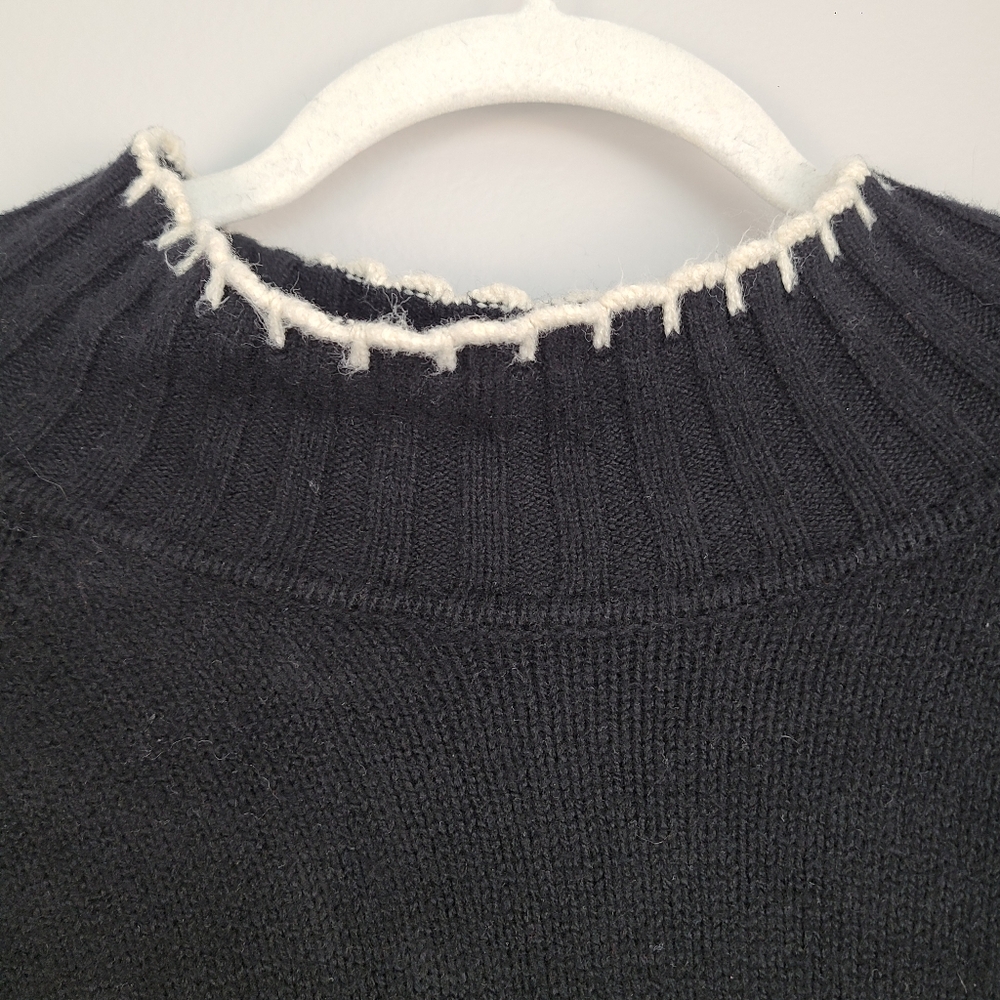 GAP Black & White Contrast Scalloped Hemline Bell Sleeve Pullover Knit Sweater - Picture 2 of 7